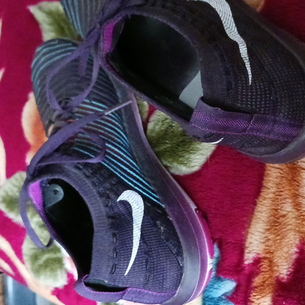 Nike - Picture 2 of 3